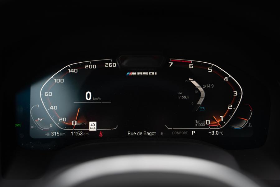 Панель приборов BMW M850i xDrive (G15) 2018 года  (NA) (фото 9 из 33)